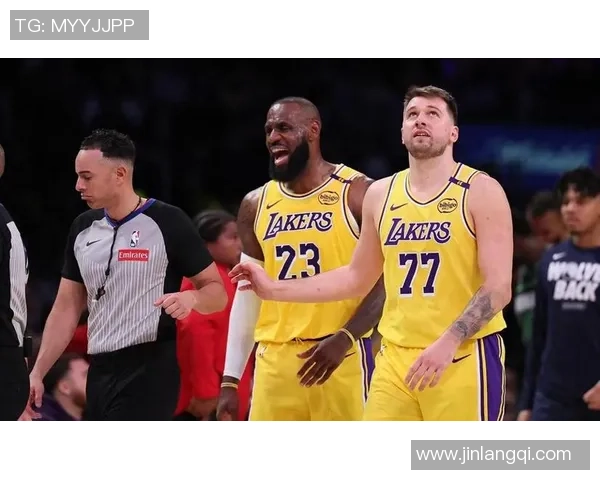 东不打詹低迷湖人幸而还有小里 狂砍44分的体现还要换字母哥吗？